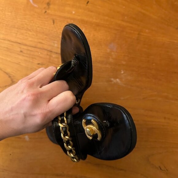 Chanel Vintage 90s CC turn lock chain thong sandals leather - Picture 11 of 14